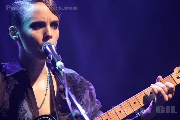 ANNA CALVI - 2013-09-26 - PARIS - Gaite Lyrique - 